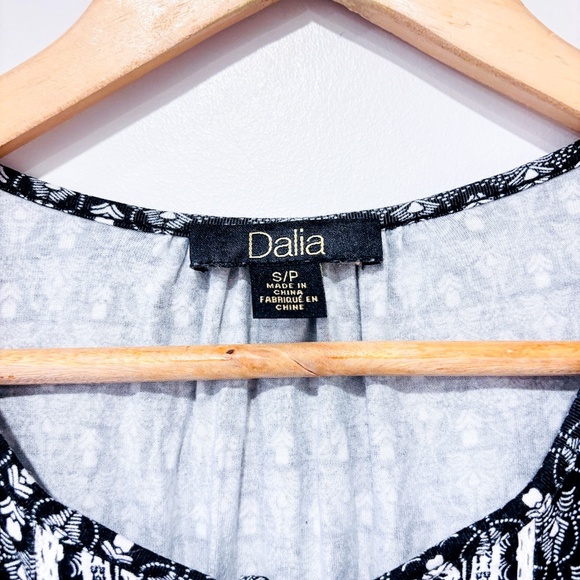 DALIA Black and white floral t-shirt - Picture 4 of 6